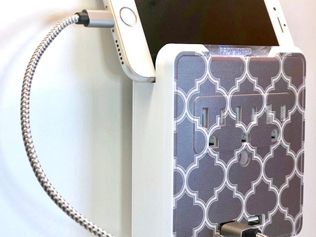 GlamSocket Decorative Multi-Outlet & Dual USB Port Surge Protector + Phone Holder (Moroccan Quatrefoil)