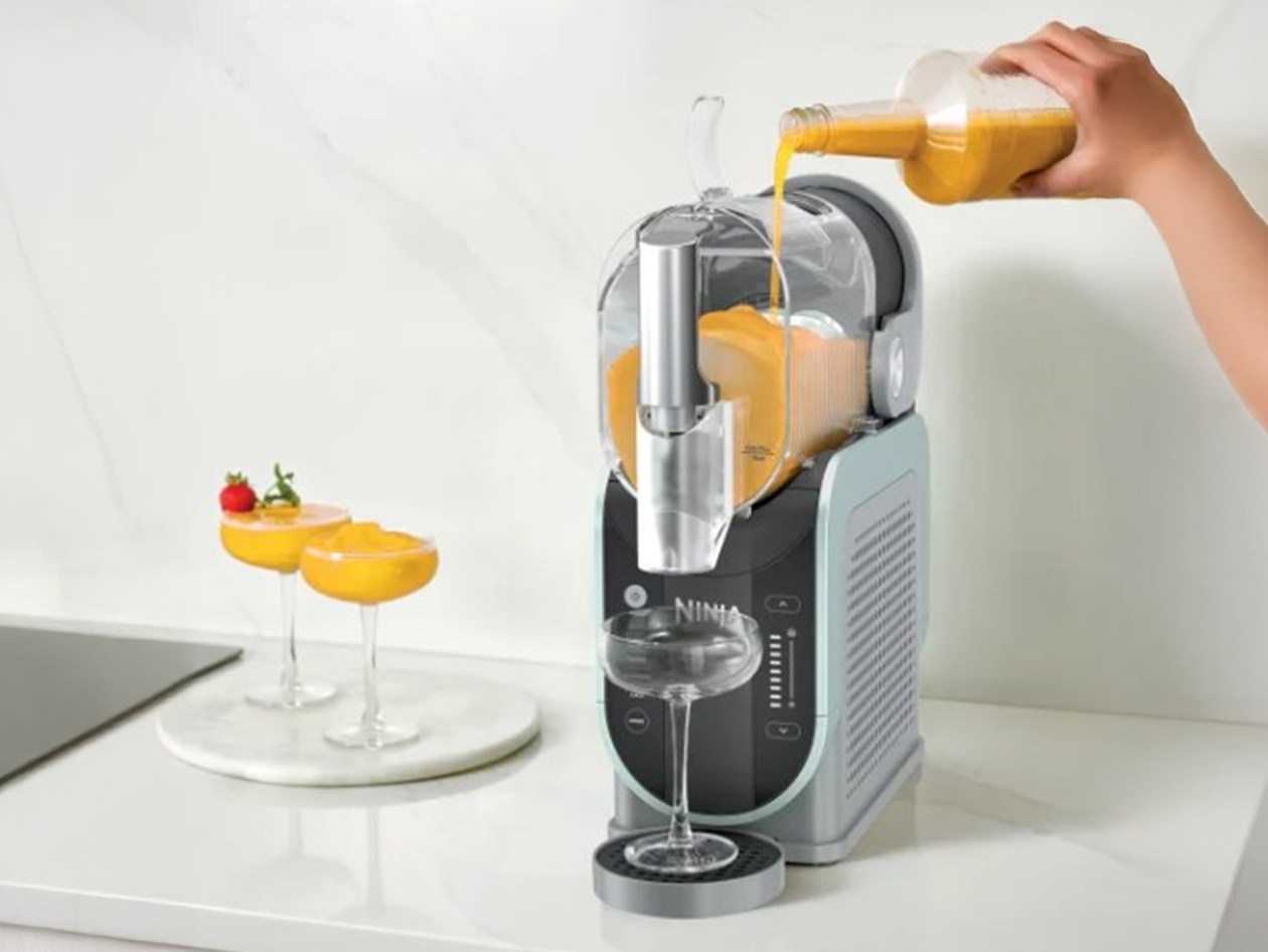 Ninja SLUSHi Professional Frozen Drink Maker 96-oz. Capacity (Refurbished)